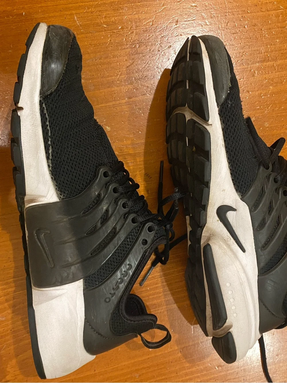 Nike Presto Women’s Black Mesh Lace-Up Sneakers